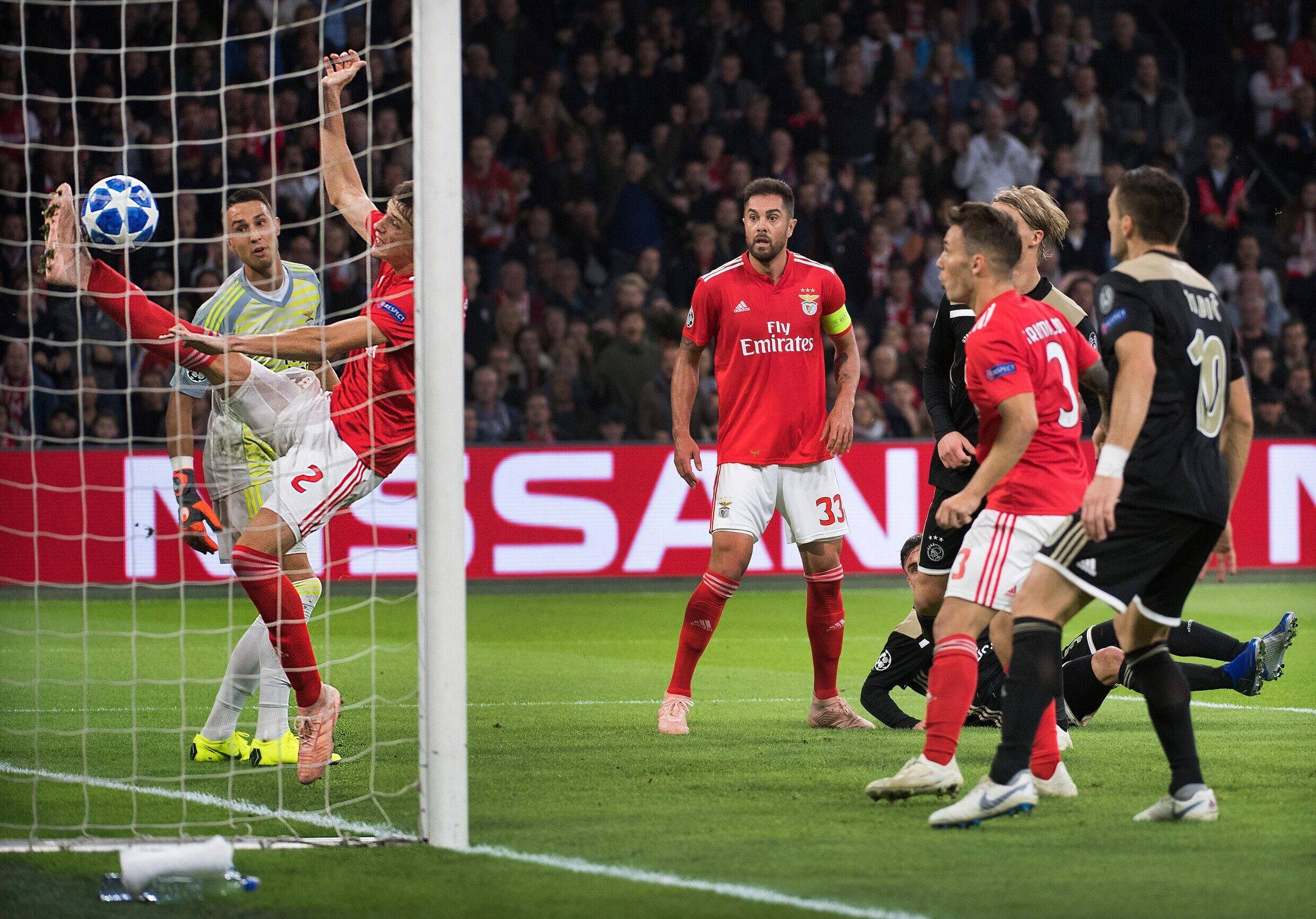 包含费耶诺德围绕中超外线爆发山东泰山豪取连胜备战欧冠，清晨马赛备战荷甲直接炸裂的词条