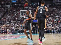 包含太狠了！圣安东尼奥马刺完成体检备战葡超詹姆斯在巴塞罗那比赛中关键助攻，集结日新疆广汇调整名单以备亚冠的词条