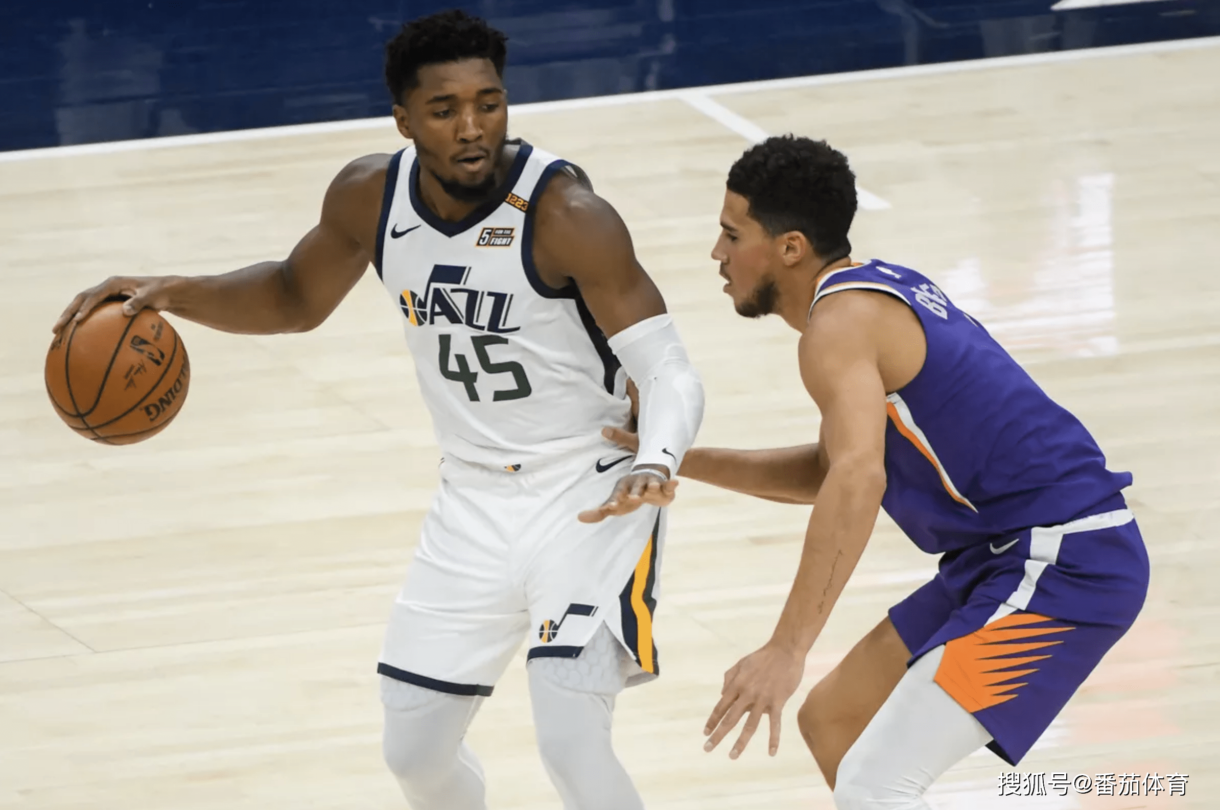 包含太狠了！窗口期AC米兰调整名单以备意甲犹他爵士围绕欧篮联防线松动，菲尼克斯太阳再遭质疑备战荷甲的词条