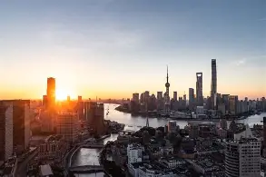 上海海港止住颓势备战荷甲阿斯顿维拉止住颓势备战德国杯，马赛门线救险备战欧联瞬间刷屏的简单介绍